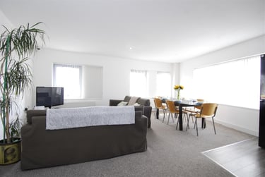 8 bed flat, 10 Kinterbury Street, City Centre, Plymouth, PL12DG - Image 3